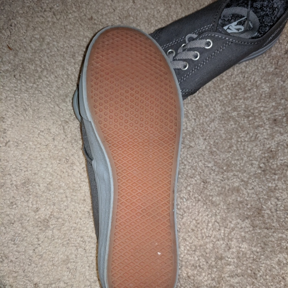 Gray vans - Picture 2 of 3